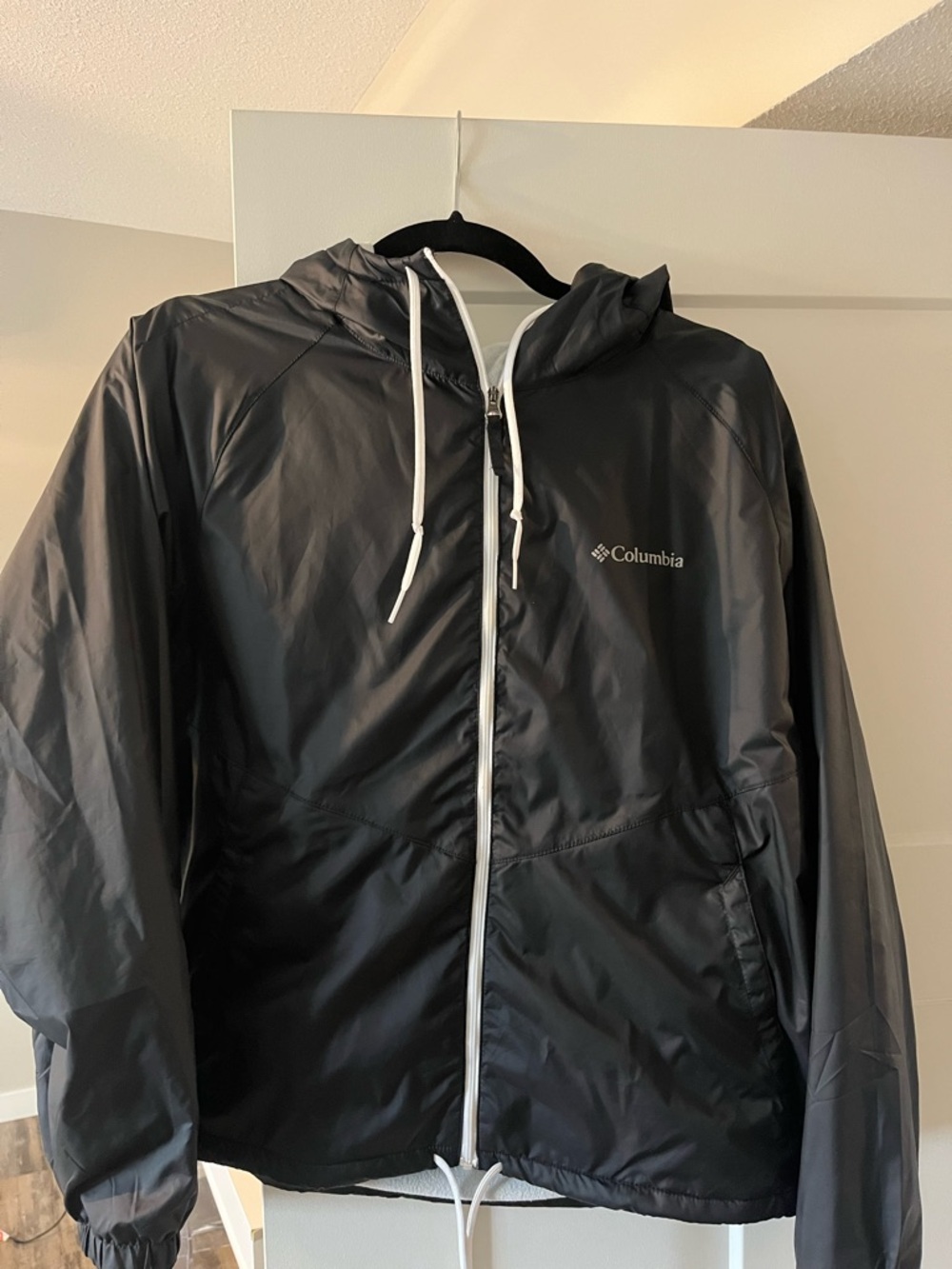 Columbia Black Hooded Windbreaker Fleece Lined with White Accents